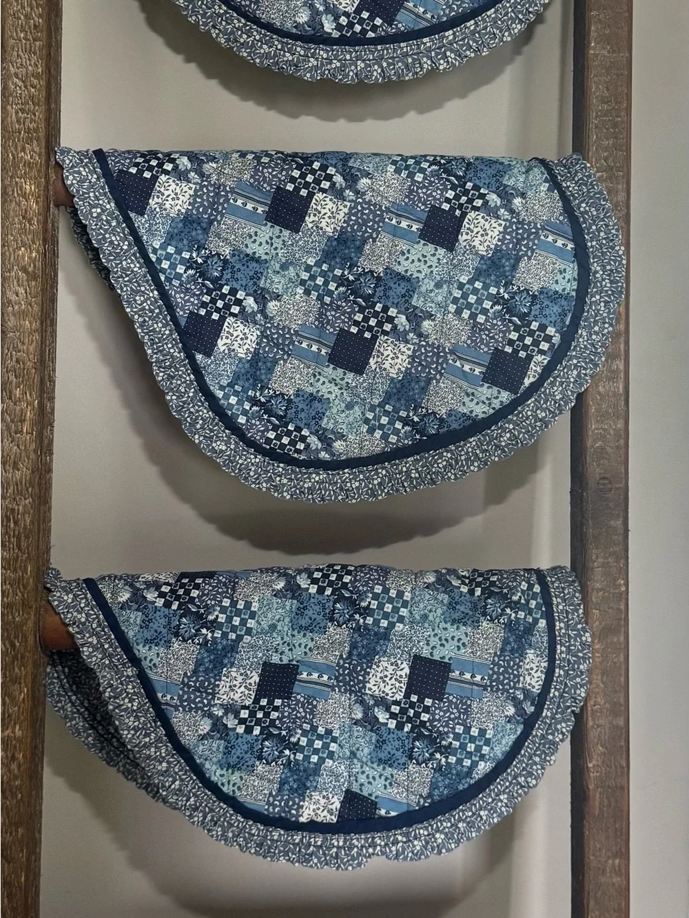 VTG Set of 4 Quilted Oval Placemats Blue/White Patchwork Floral Ruffle Edge